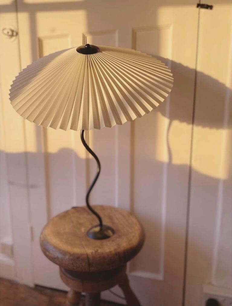 Modern Wavy Table Lamp
