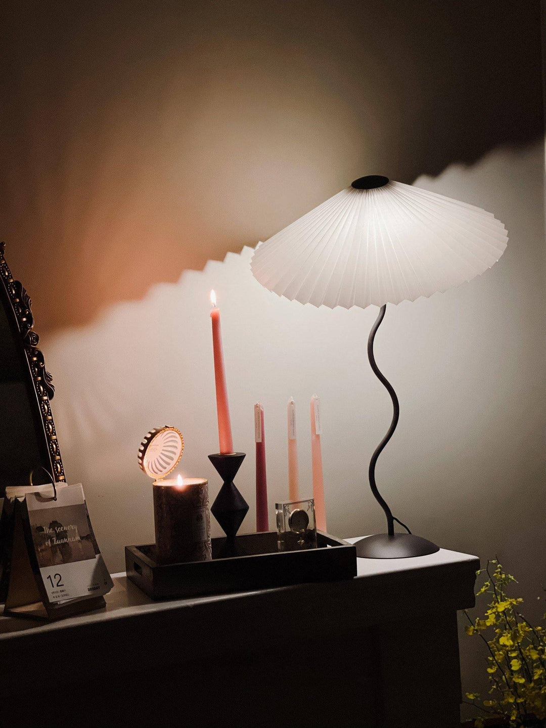 Modern Wavy Table Lamp