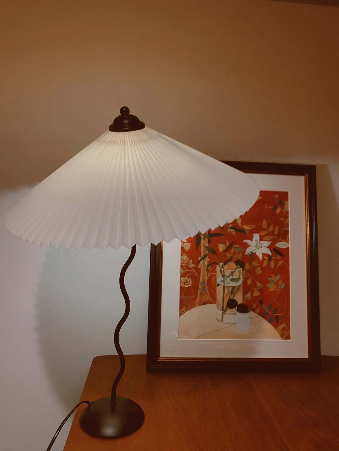 Modern Wavy Table Lamp