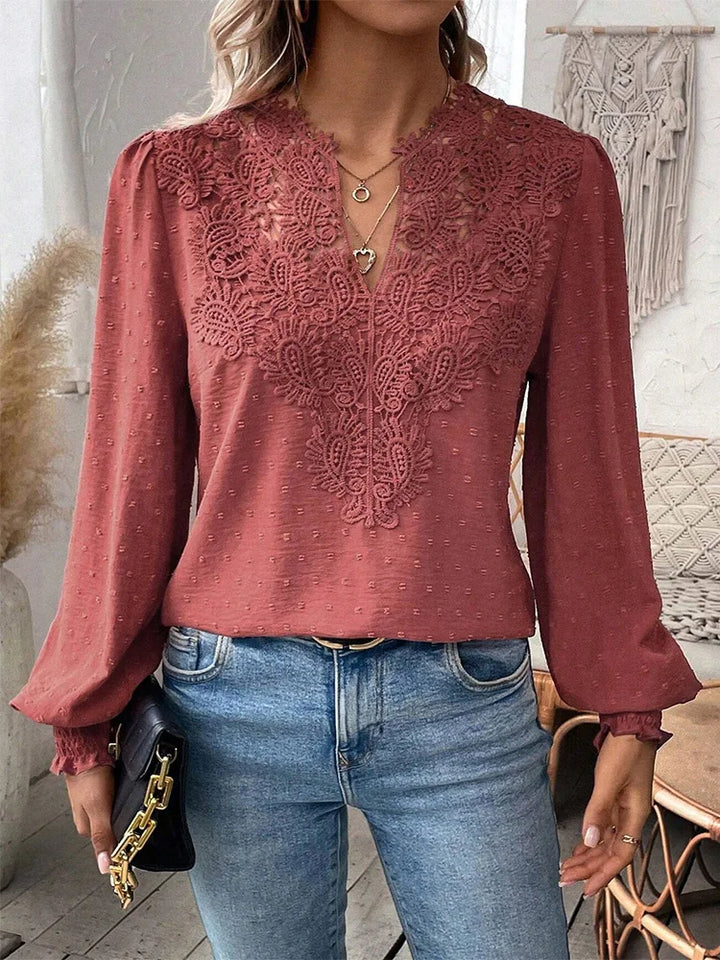 Versatile women's summer shirt, lightweight & airy. Chic design for everyday fashion.