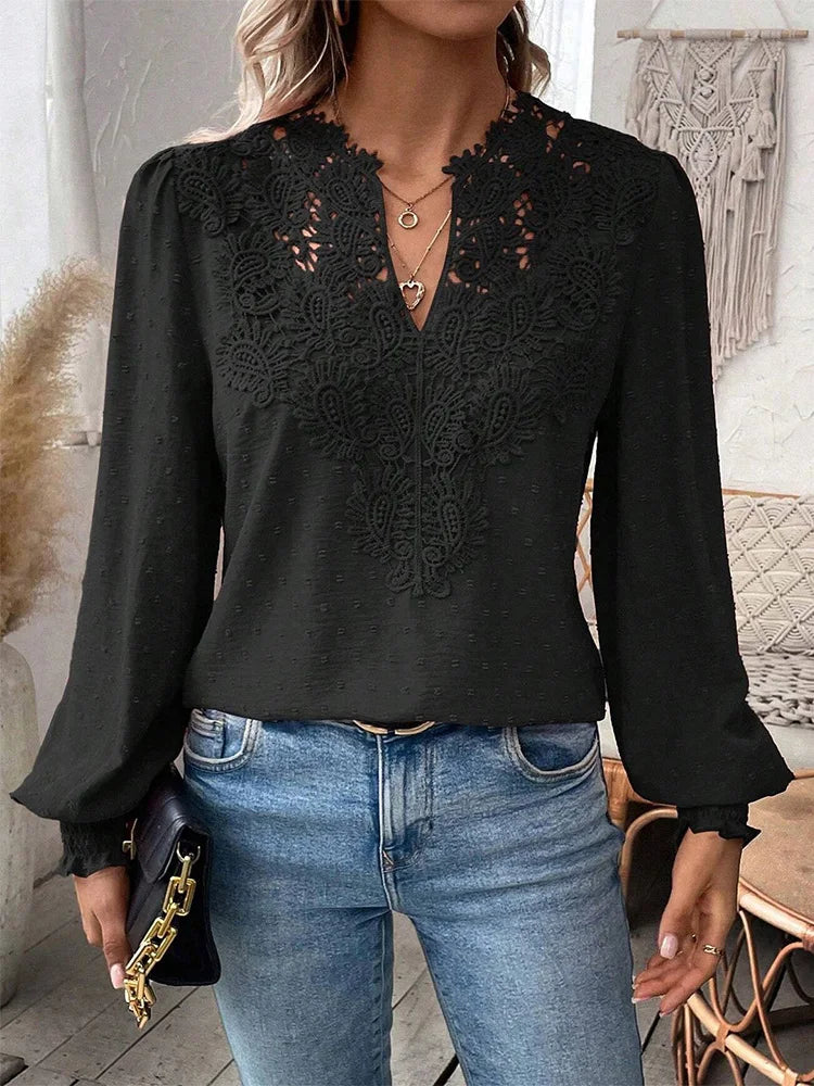 Airy women's blouse for summer, comfortable and chic. A versatile everyday essential.