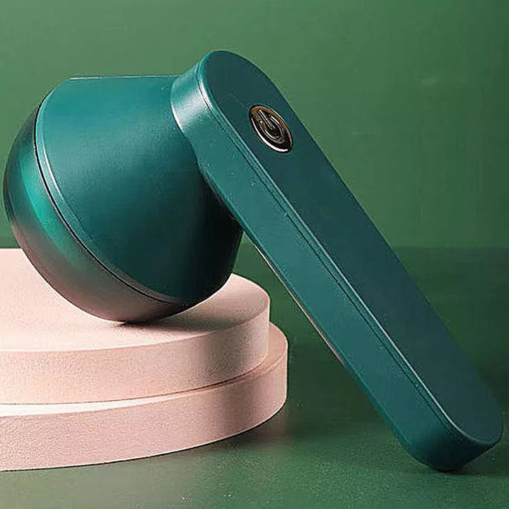 Cordless lint remover, a powerful household tool for revitalizing textiles and keeping clothes fresh.