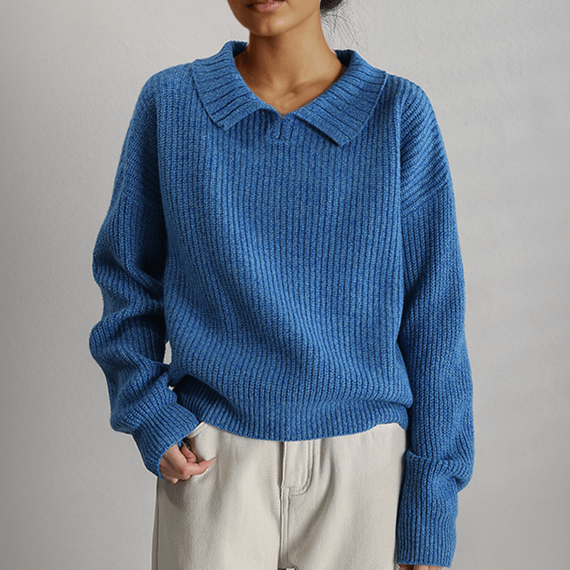 Cozy women's loose knitted jumper in a soft beige, perfect for casual autumn and winter wear. Long sleeve comfort.