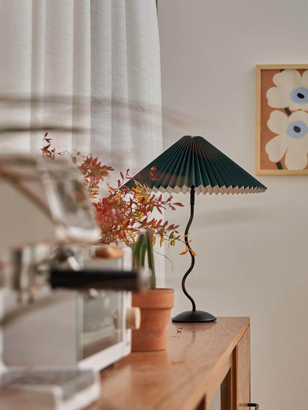 Modern Wavy Table Lamp
