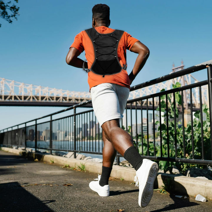 Dravien 2L hydration running vest, lightweight & unisex, for optimal performance.