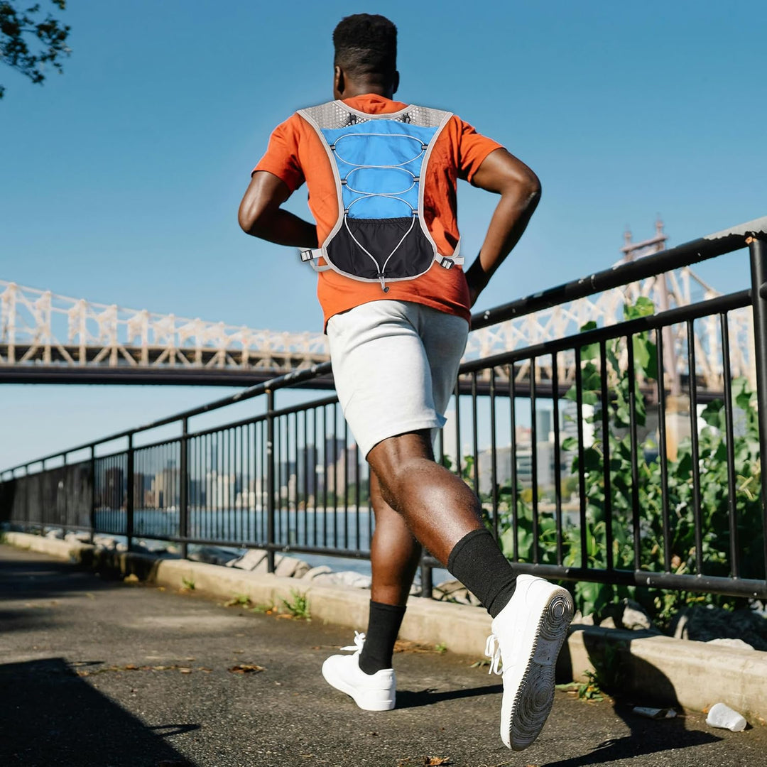 Lightweight outdoor vest, 2L hydration bladder, Dravien, ideal for various activities.