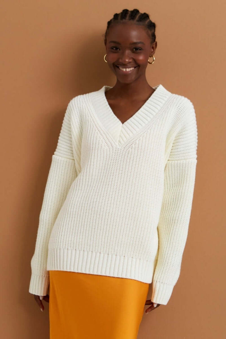 Women's chunky knit sweater V-neck oversize Fashionable Comfortable