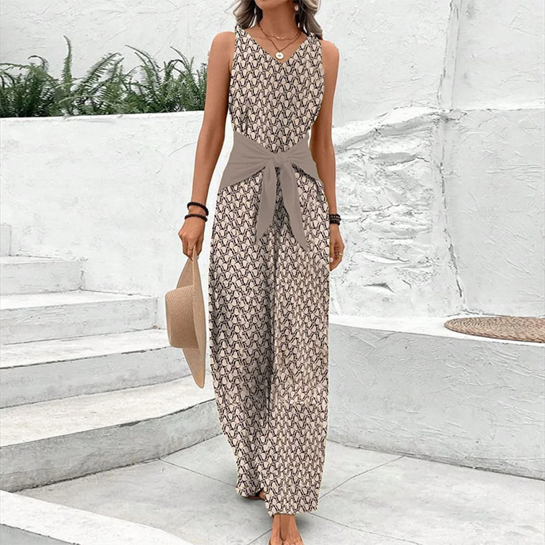 Casual women's sleeveless jumpsuit in brown with a flattering V-neck. Perfect comfortable and chic summer outfit.