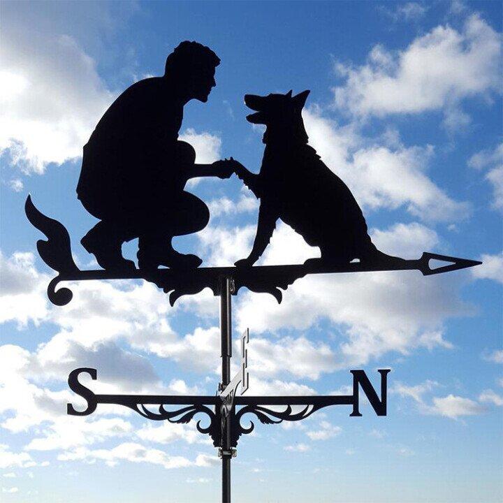 Garden decor metal art: graceful dragon weather vane, perfect for patios and wind indication.