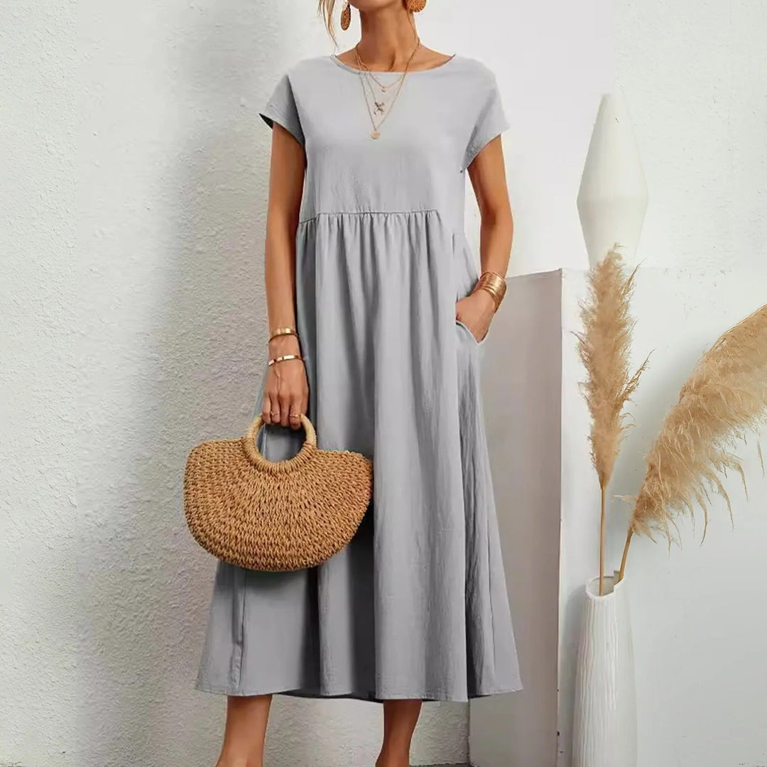 Women's elegant evening maxi dress, a comfortable and chic choice for special summer events.