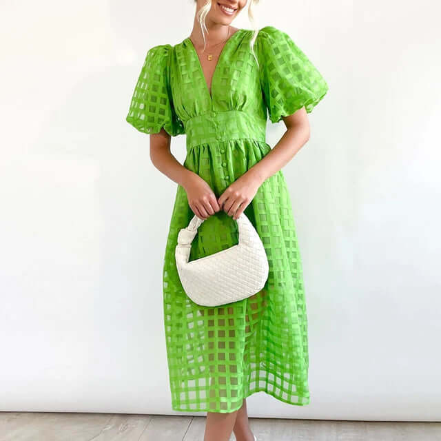 Ladies' fashion: elegant midi dress in breathable polyester, ideal for summer outings.