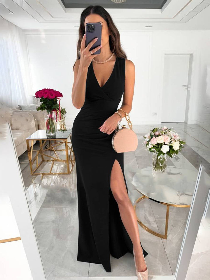 Elegant women's formal bridesmaid dress, a slim-fit evening gown with slit, perfect for weddings & cocktail parties.