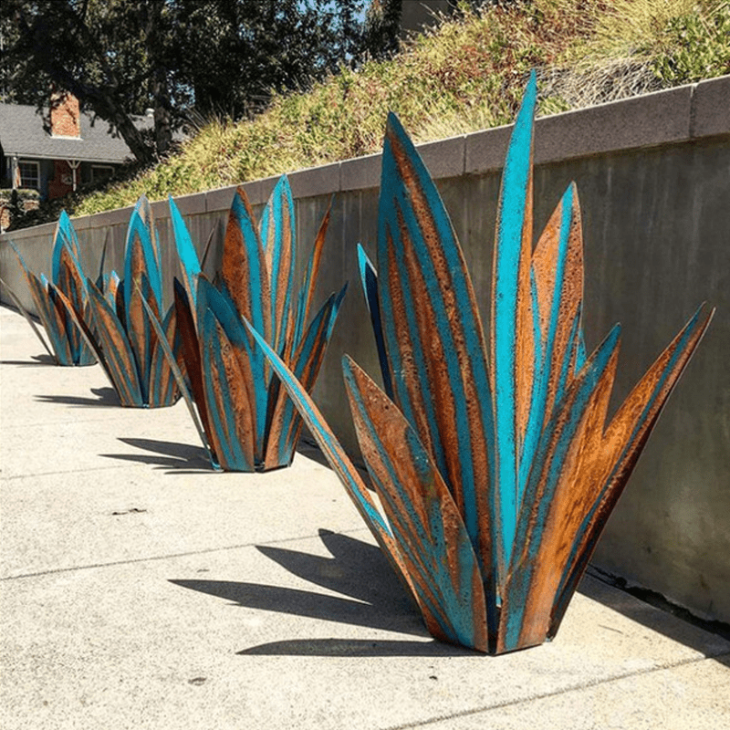 Waterproof solar agave light, elegant outdoor garden decor. Handcrafted lighting for a beautiful patio & lawn.