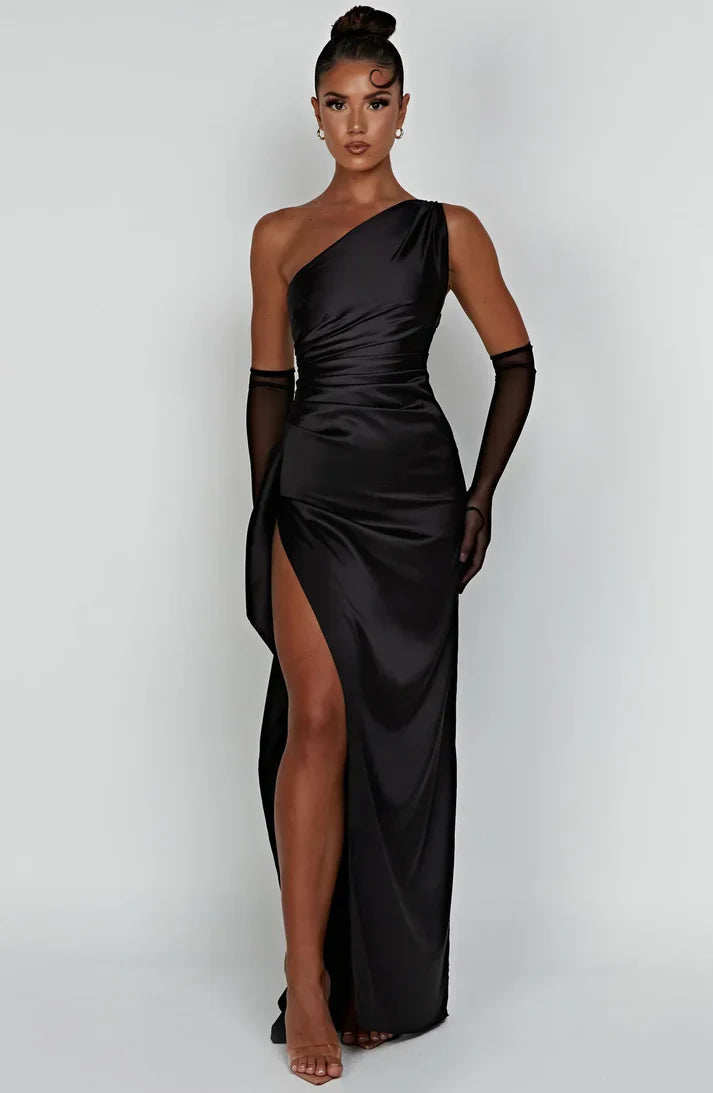 Versatile Dakota maxi dress for women, elegant and flowy, perfect for casual or party wear.