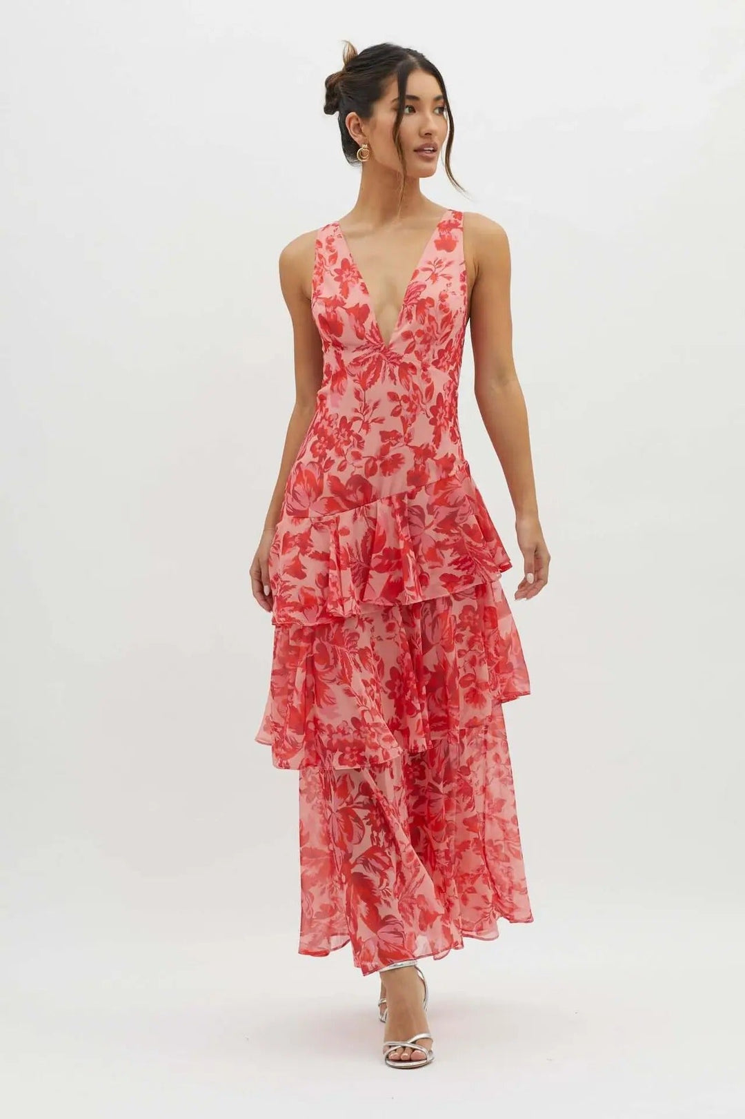 Elegant women's maxi dress for summer. Flowing tiered design, V-neck, perfect for beach, party, or casual wear.