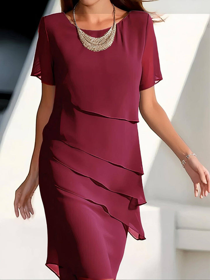 Elegant women's pleated chiffon midi dress, perfect for parties and formal occasions. Flowy and sophisticated.