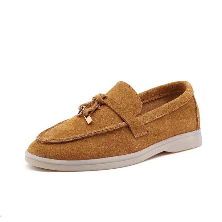 Streamlined women's pointed-toe loafers, elegant slip-on flats for professional or casual outfits.