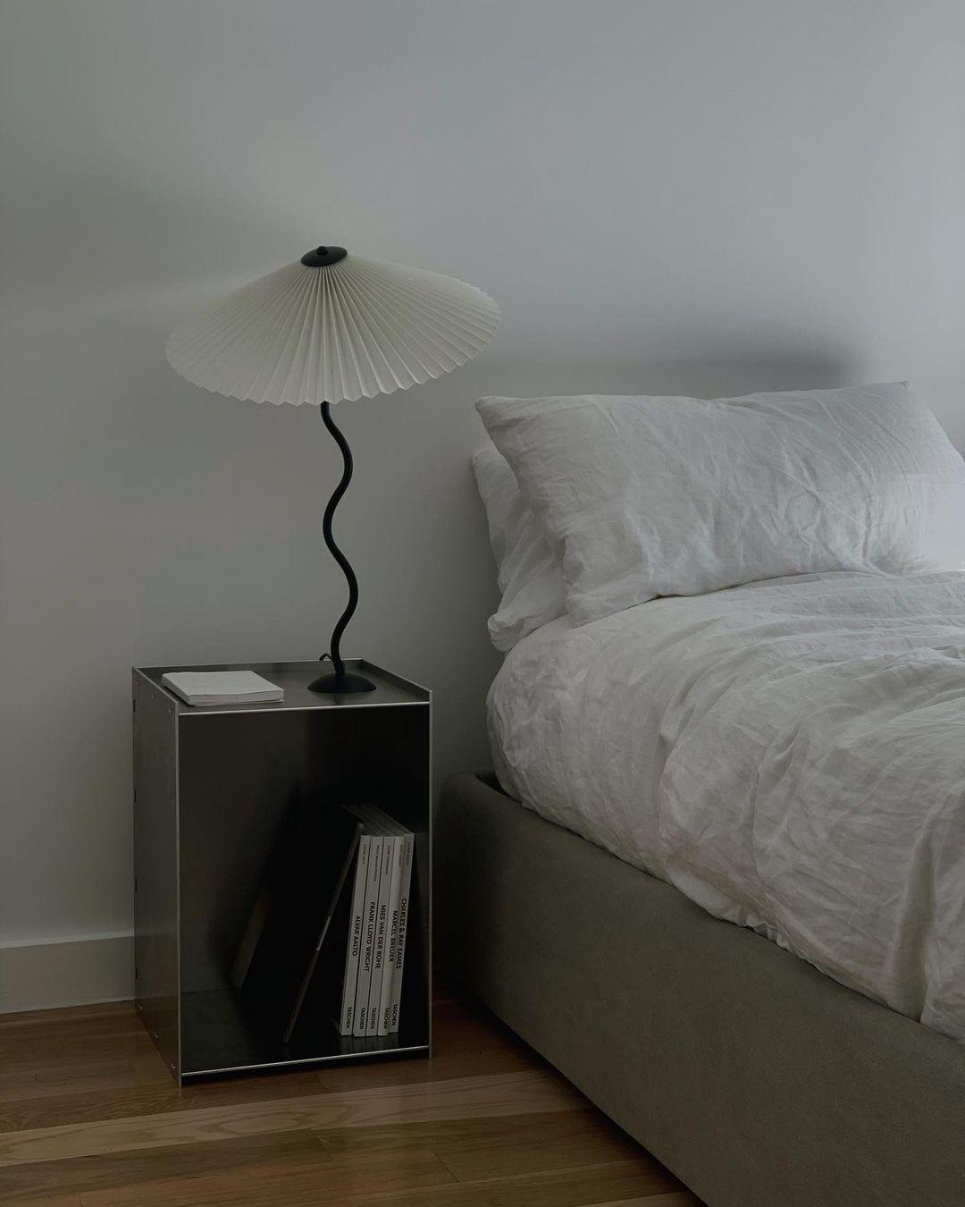 Modern Wavy Table Lamp