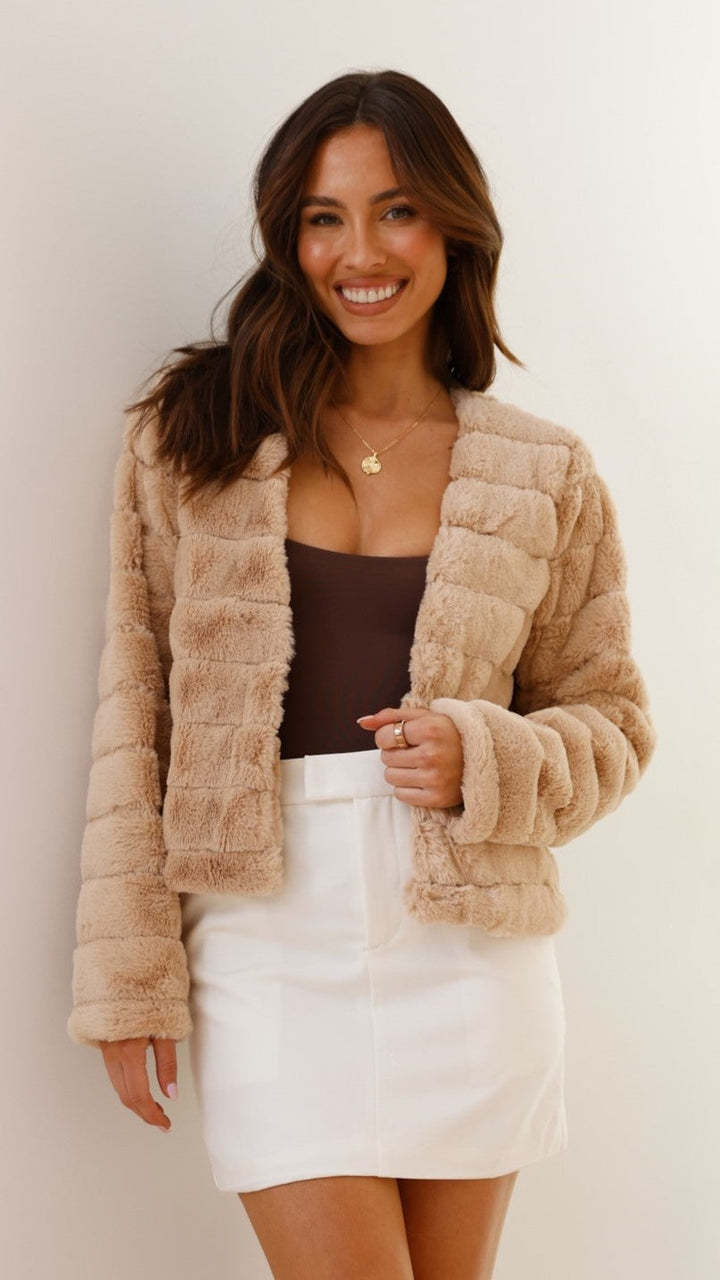 Luxurious veloura women's cropped jacket, combining comfort with high fashion.
