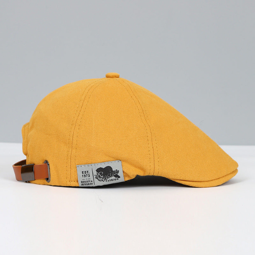 Versatile men's adjustable beret, ideal headwear for modern style & comfortable coverage.