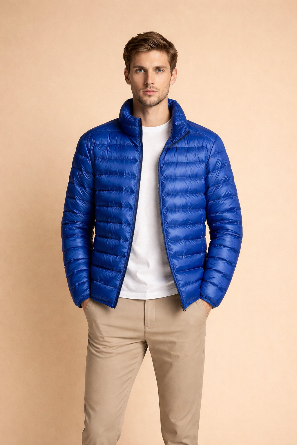 Casual men's fall jacket, lightweight quilted design, ideal for stylish urban fashion & warmth.