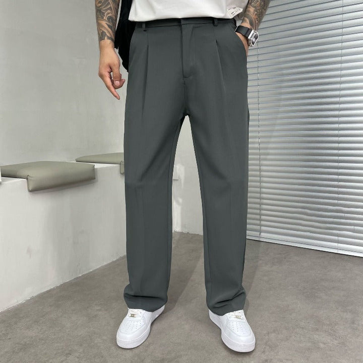 "Men's relaxed linen trousers, versatile fit, light texture, suitable for casual and smart-casual styles, eco-friendly fabric
