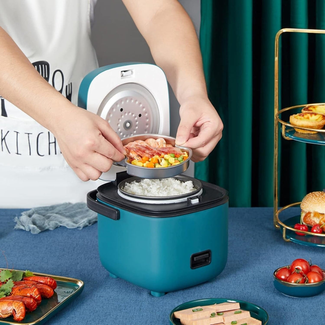 "Mini rice cooker and steamer, compact design for 1-2 people, 1.2L capacity, in green, ideal for small kitchens or travel."