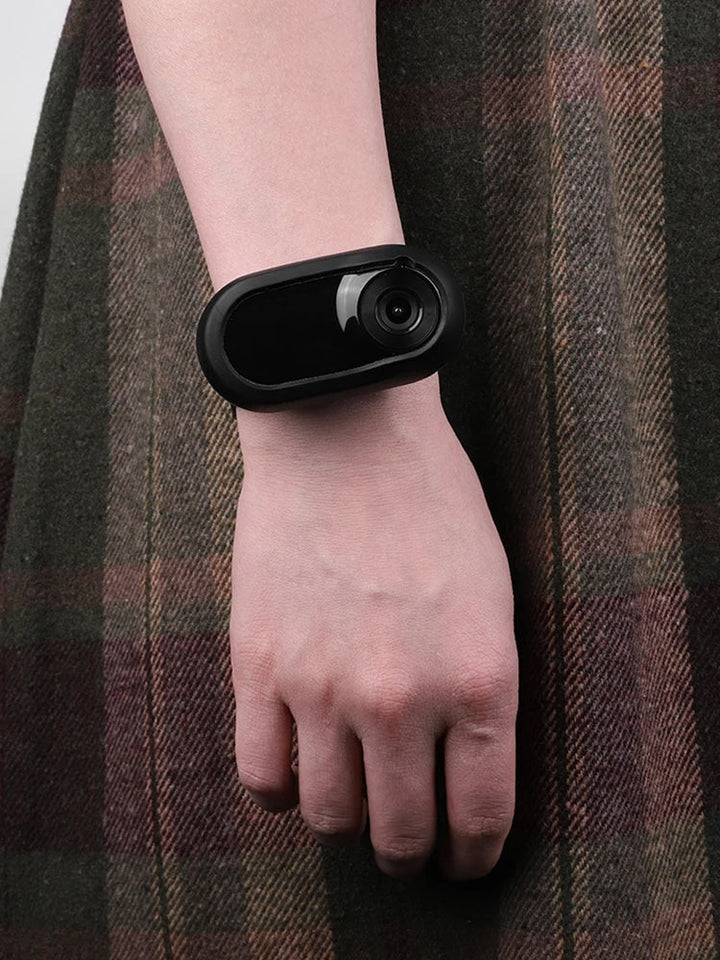 "Pet collar camera with 160° wide-angle lens and HD 1080P video, designed for cats and dogs, fits comfortably on collars."