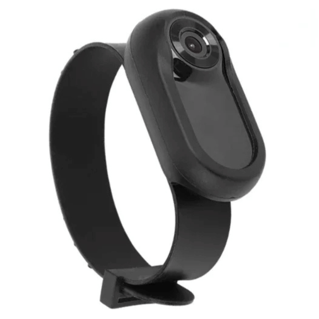"Pet collar camera with 160° wide-angle lens and HD 1080P video, designed for cats and dogs, fits comfortably on collars."