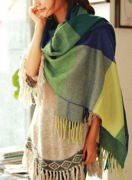 Fashionable women's winter accessory: a soft cashmere wrap.