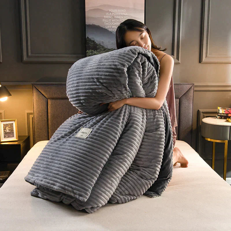 Unisex velvety fleece duvet cover for ultimate comfort and warmth in any bedroom.