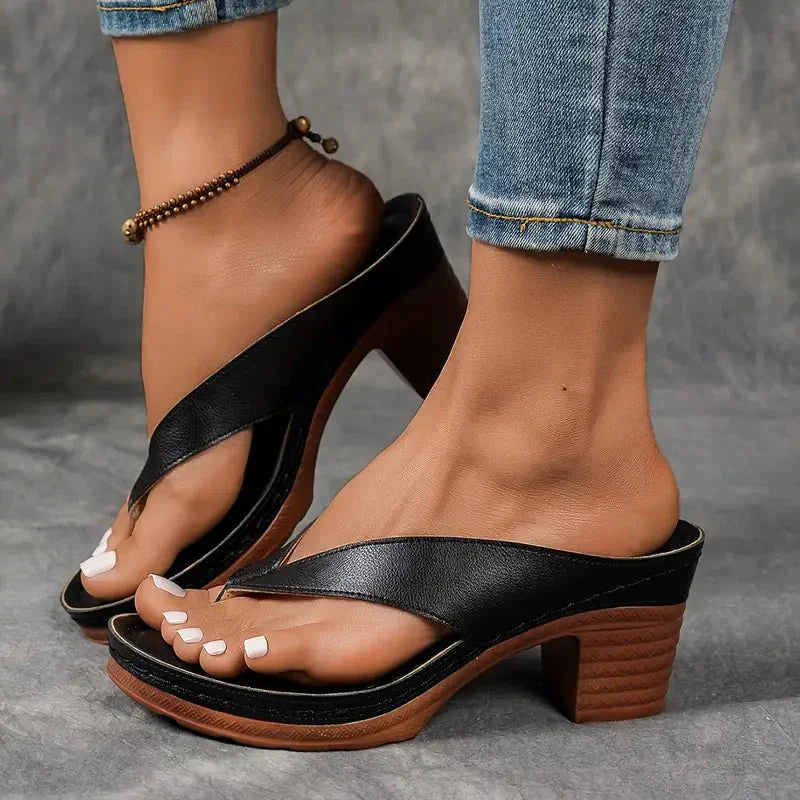 Cushioned women's low heel sandals in black, offering orthopedic support and style.