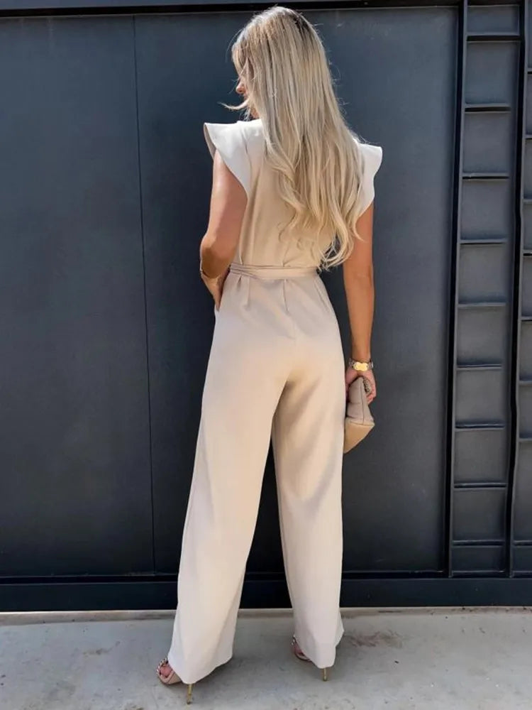 Daisy's stylish women's jumpsuit. Comfortable, modern, and versatile one-piece for chic all-occasion wear.