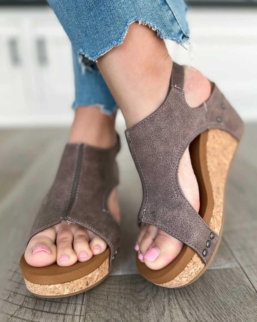 Comfortable and stylish women's vegan wedge sandals, ergonomic design, PU leather and cork construction.