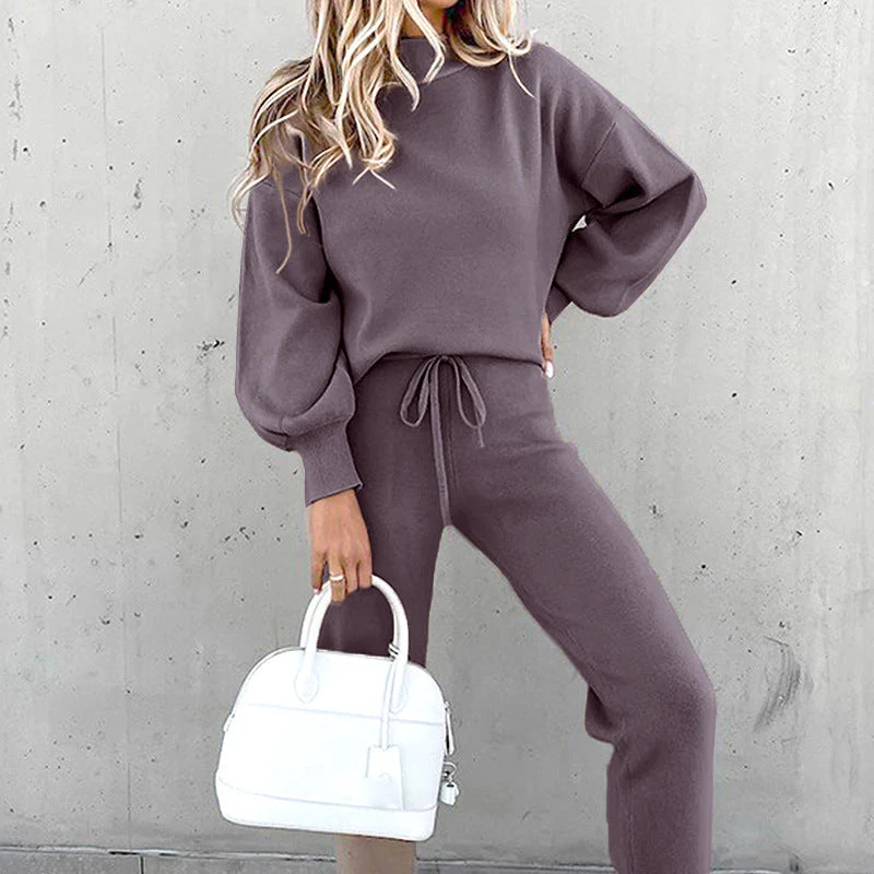 Stylish women's comfortable loungewear set. Features a cozy turtleneck top & high-waist pants for relaxation.