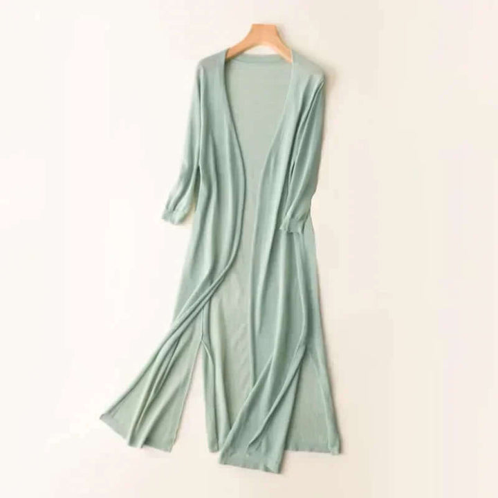 Comfortable women's open-front long knitted cardigan, ideal for a chic and cozy layer.