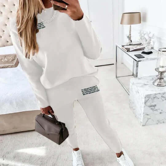 Stylish women's letter print tracksuit set. Comfortable two-piece loungewear, perfect for casual outfits or activewear.