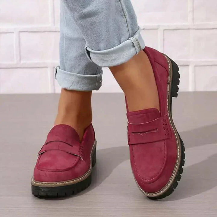 Women's comfortable chunky loafers, stylish slip-on platform shoes for versatile fashion and everyday wear.