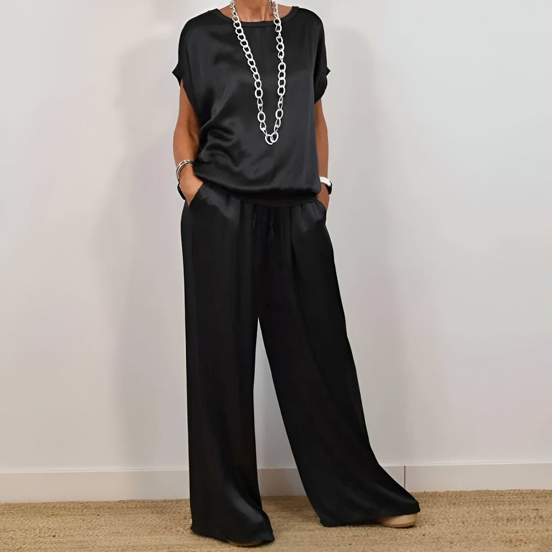 Stylish women's wide-leg two-piece co-ord set. Short sleeve top and wide-leg pants for spring fashion.