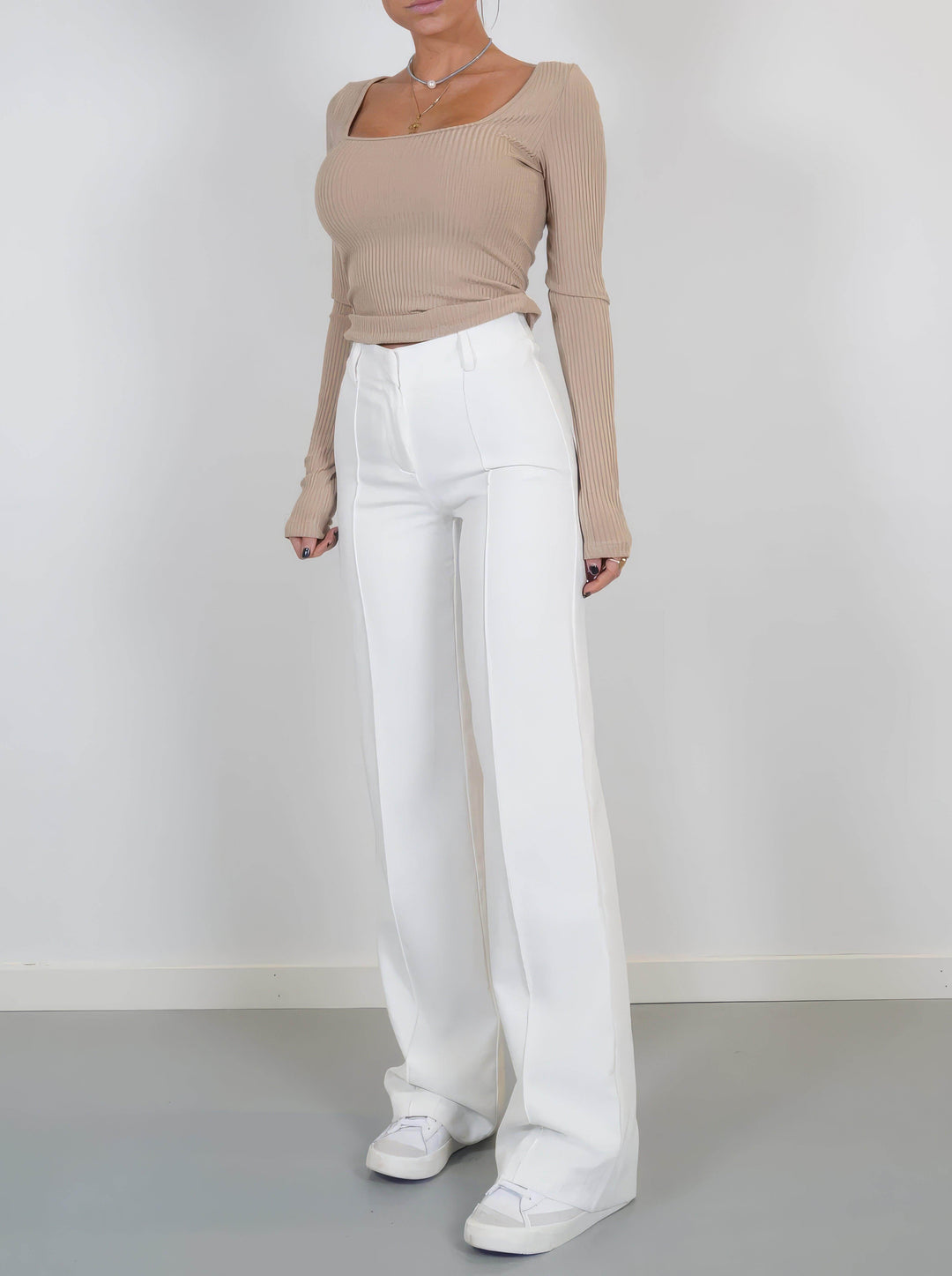 Versatile women's high-waisted straight leg pants, suitable for formal, office, or casual outfits.