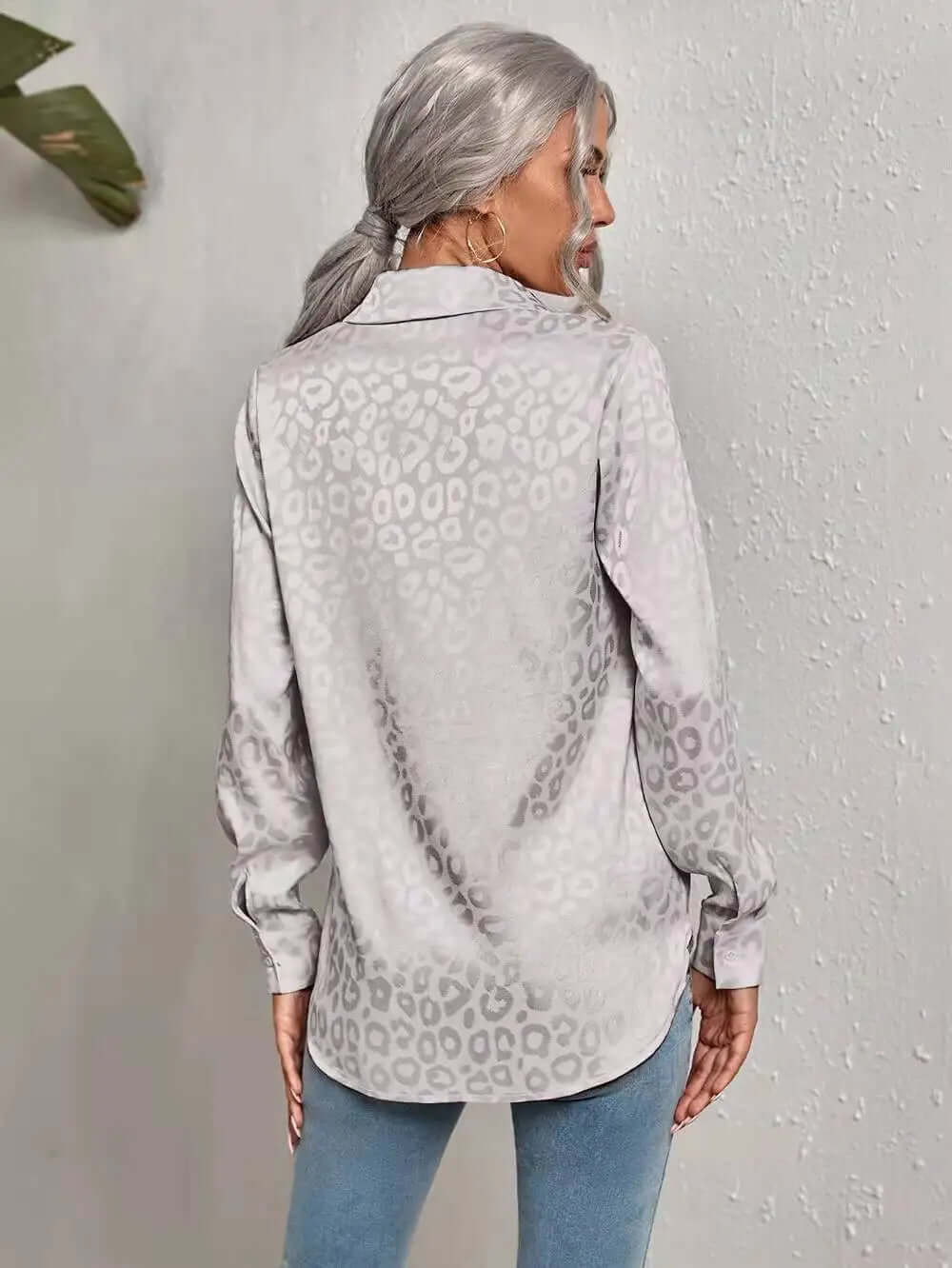Versatile women's blouse, elegant long sleeve leopard jacquard print top.