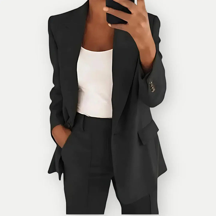 Chic women's tailored blazer & trousers set. Versatile formal wear, perfect for office & events.