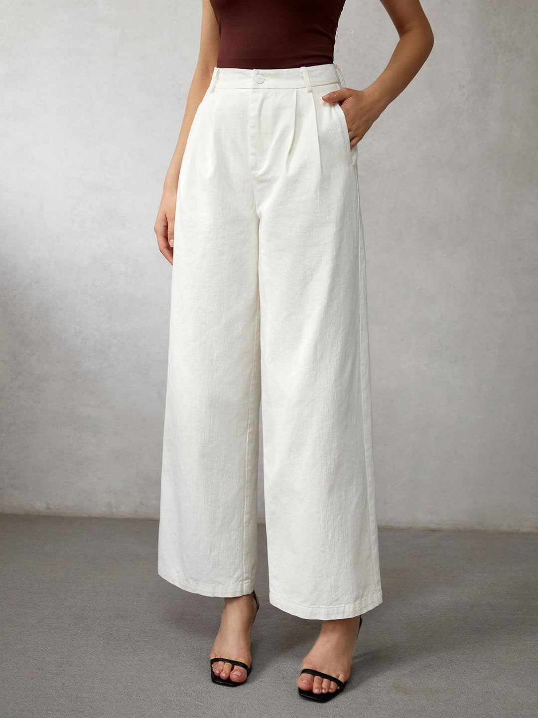 Women's high-waisted wide-leg denim jeans. Stylish and comfortable for effortless casual fashion.