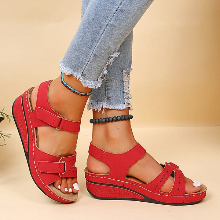 Lightweight summer sandals for women, featuring excellent arch support