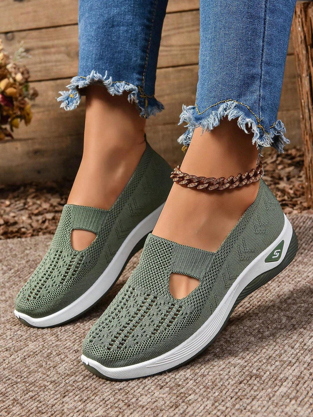 Casual women's orthopedic flat shoes, slip-on style perfect for breathable summer wear.