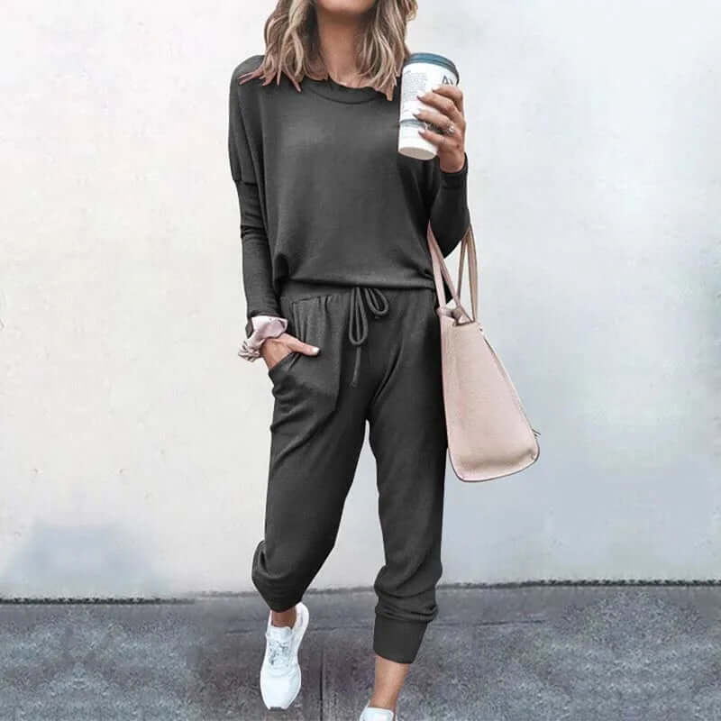 Trendy women's fashion tracksuit, a loose and comfortable set for modern casual wardrobes.