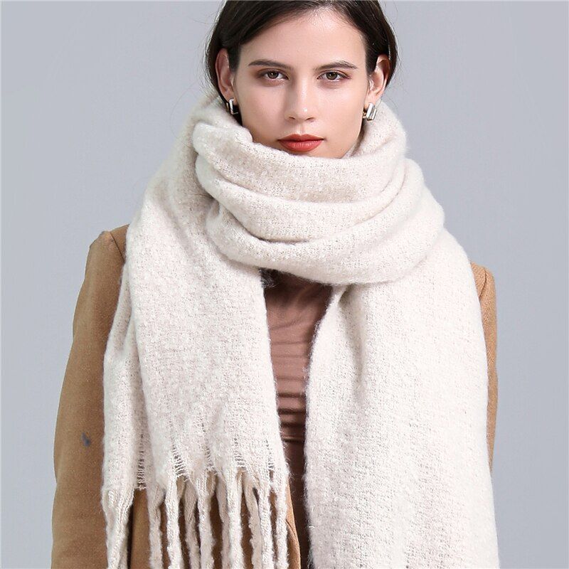 Elegant women's plaid cashmere scarf, a warm and fashionable essential for winter.