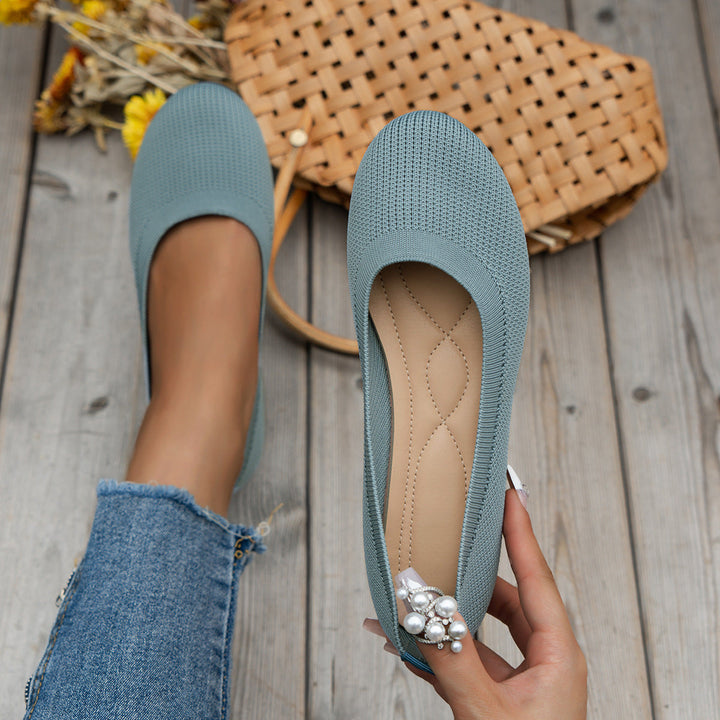 Ergonomic Mia women's orthopaedic ballerinas, comfort sole, providing stylish pain relief in flat shoes.