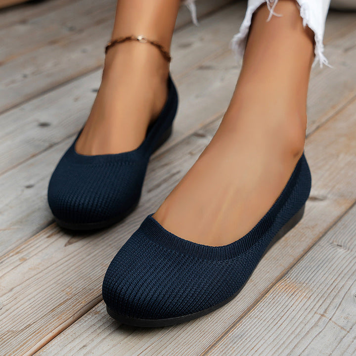 View of Mia women's orthopaedic ballerinas, classic design, comfort sole, ideal for elegant everyday wear.