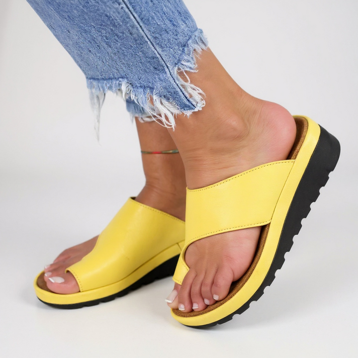 Comfortable women's sandals offering bunion correction & pain relief. Ideal for summer, promotes healthy feet.